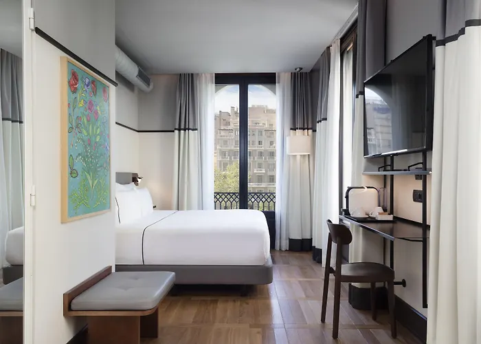 Praktik èssens 3* Barcellona