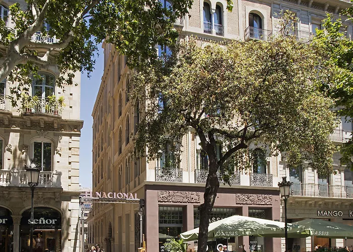 Praktik èssens Hotel